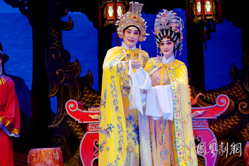 《宋王告状》《穆桂英大战洪州》接连上演，尽展青年演员表演风采