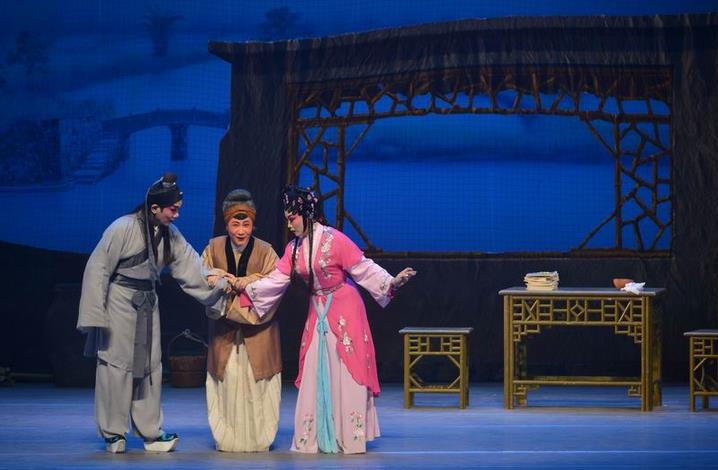 粤剧《伦文叙传奇》