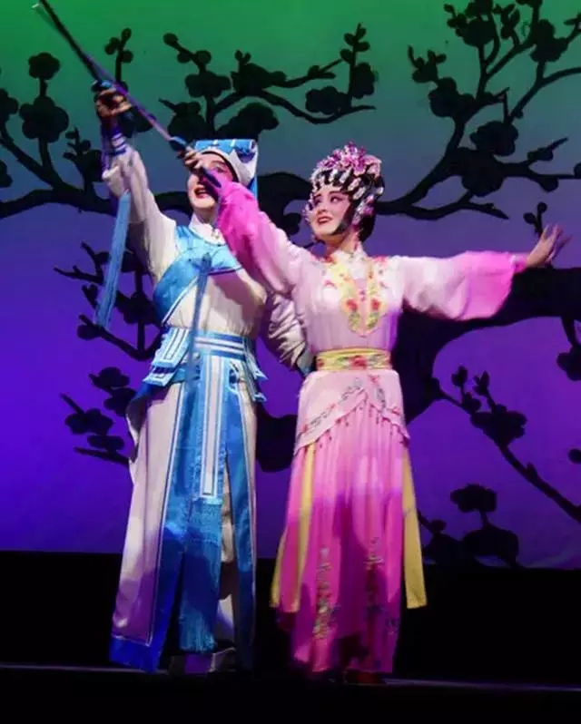 粤剧《鸳鸯剑》