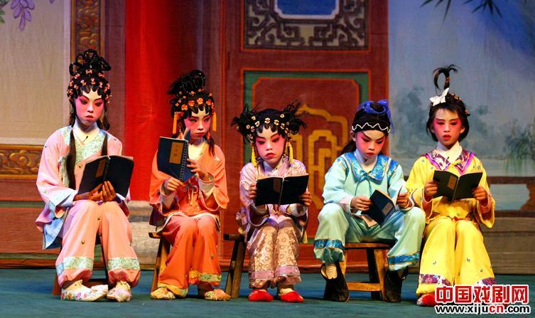 一个针对幼儿园与小学生的粤剧协会