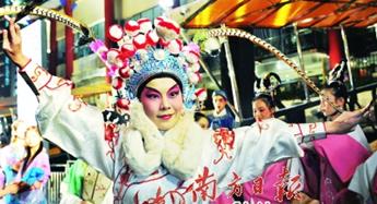 一颦一笑都是戏南国红豆吐新枝