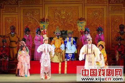 粤剧《金殿骄龙》