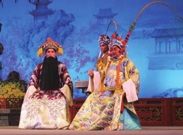 粤剧花旦郑依玲回乡倾情献艺演出粤剧《凤阁恩仇未了情》《雾锁东宫》