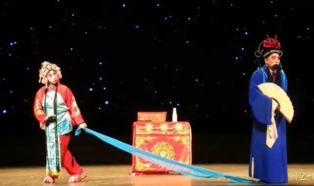 戏迷的狂欢夜：汉剧名家名票齐登台 一招一式尽显风范