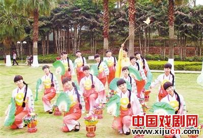 龙岩市汉剧团演出《采茶灯》