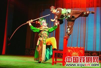 肖宏国与九龙孤儿艺术团的孩子们