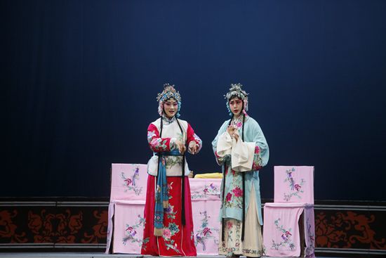 汉剧《花田八错》