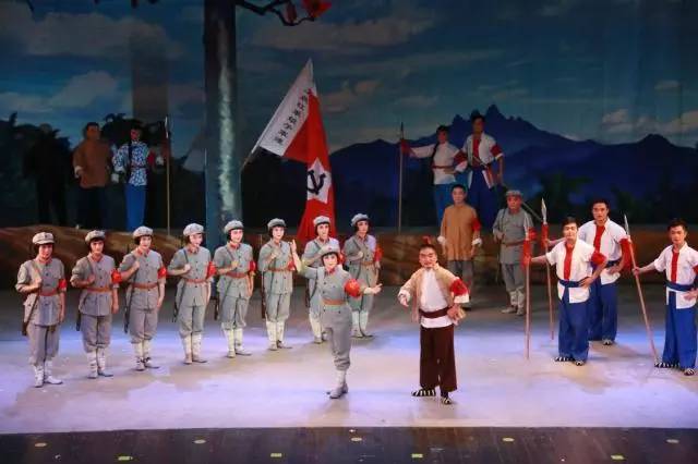 汉剧《红色娘子军》