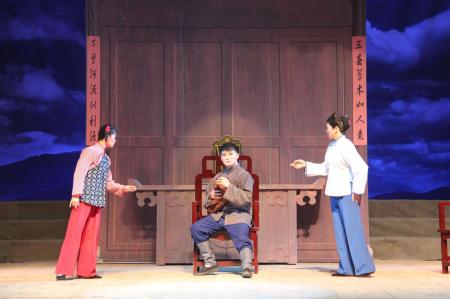 汉剧《走出围屋》