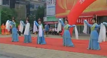 龙舟节看汉剧表演