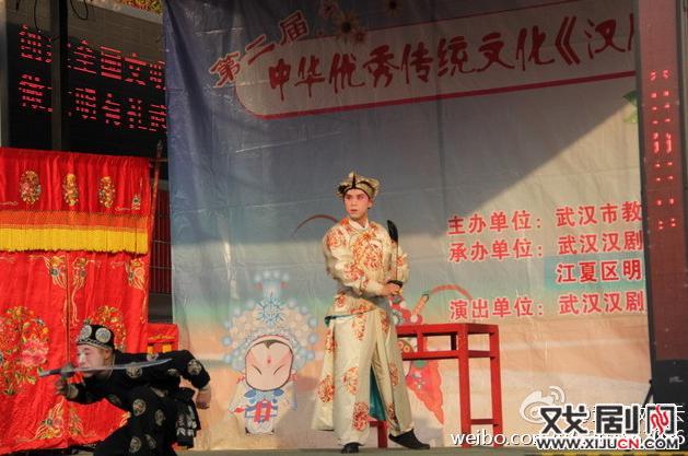 武汉汉剧团为区明熙小学千余名师生演出汉剧《桃花庄》《三岔口》