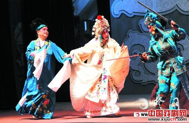 荆州市梨园艺术团演出汉剧《白蛇传》