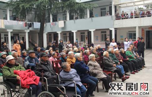 我家门前看大戏&mdash;&mdash;记湖北省汉剧团送戏走进福利院