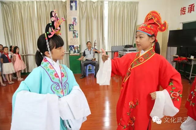 福建省艺术馆馆长陈秀梅一行来武平县调研