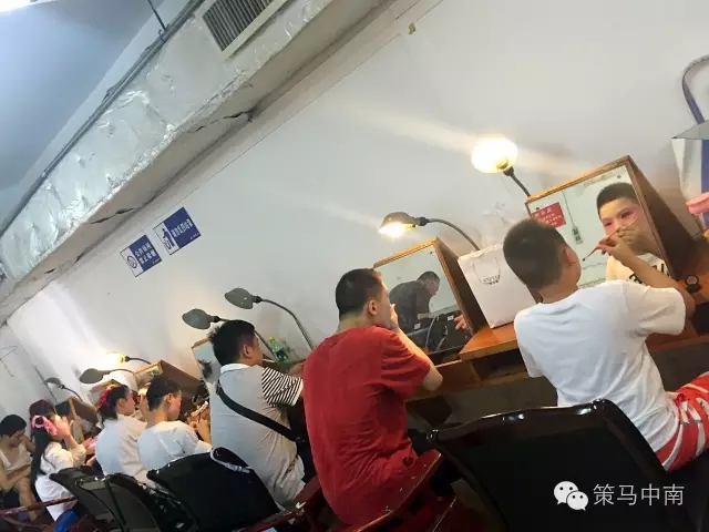 中南大文化之旅小分队开启汉剧行