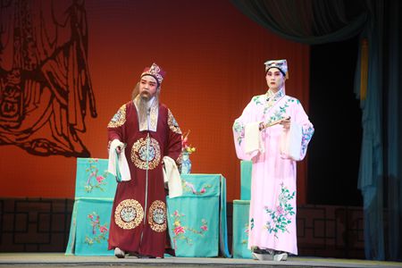 汉剧《花灯案》