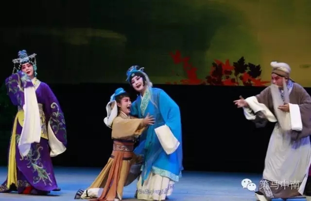 中南大文化之旅小分队开启汉剧行