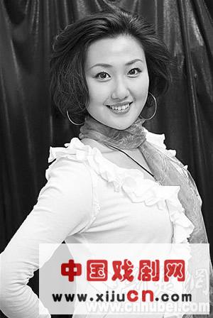 王黎幸运地遇到了著名汉剧表演艺术家吴绍毓和著名京剧艺术家冯春凤的指点