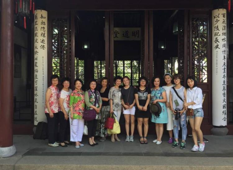 与香港邢金沙曲友合影