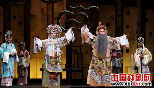 施夏明、单雯主演的昆曲《南柯梦》彩排