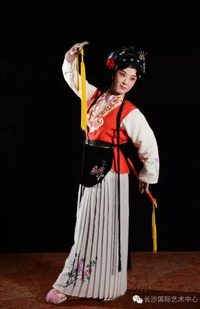 50岁以上即有机会获赠免费门票看昆曲《潘金莲》哦！