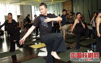 &ldquo;昆曲王子&rdquo;张军与瑜伽大师Duncan Wong合作推出《当昆曲遇见瑜伽》