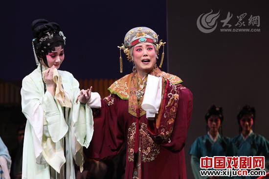 杨凤一满含热泪谢演员谢观众，对角逐文华奖充满信心