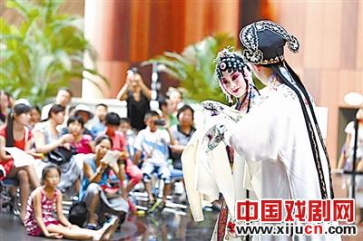 国家大剧院大型艺术装置古戏台首次开唱