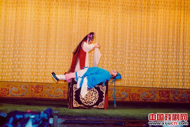 《水浒记·活捉》绝技“入被窝”梁谷音 刘异龙