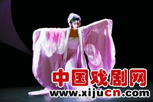 取材传统昆曲名剧《牡丹亭》的《中国制造&mdash;&mdash;游园惊梦》上演