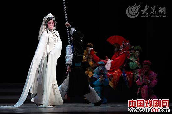 《牡丹亭》演绎昆曲版《人鬼情未了》