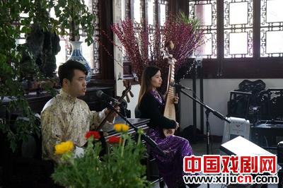 昆曲评弹艺术家古猗园献唱