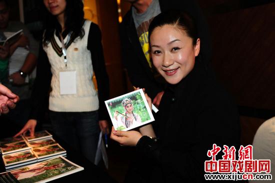 "昆曲名伶"余彬携全新大碟《春色如许》亮相