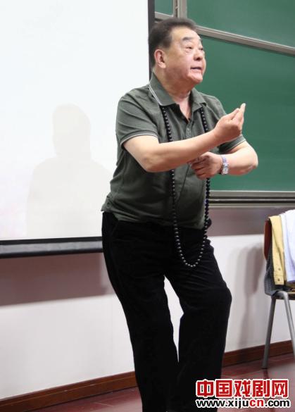 昆丑的表演艺术-以《活捉》、《下山》为例