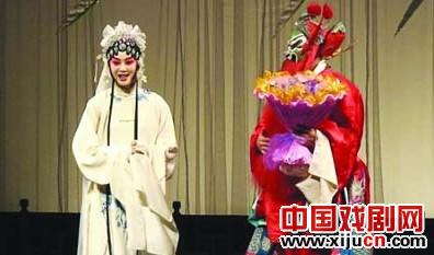 《狮吼记&middot;跪池》、《玉簪记&middot;琴挑》、《凤凰山&middot;赠剑》》、《夜奔》庆祝父亲节