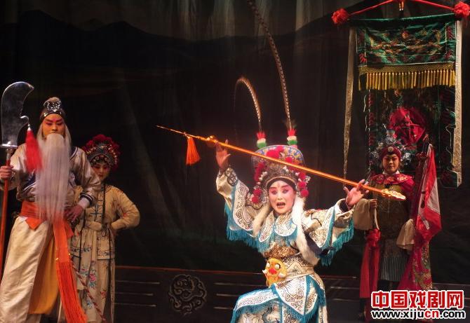 传统秦腔剧《杨八姐盗刀》昨上演