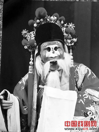 伍敏中：丑角不该走&ldquo;耍怪&rdquo;的路