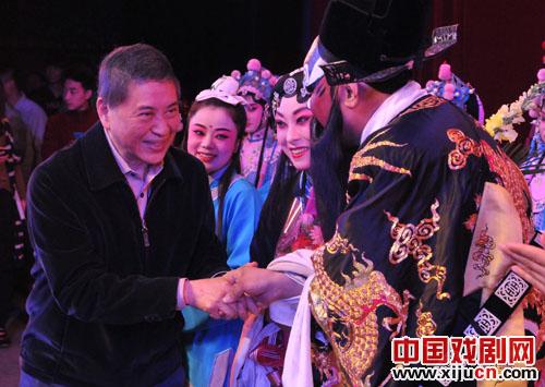 台湾著名作家白先勇2013年3月31日晚在西安观看秦腔《铡美案》