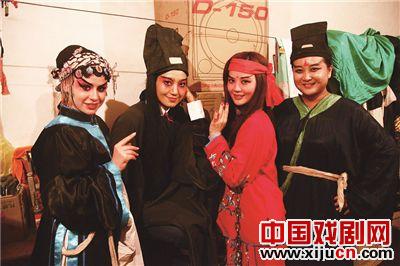 阿Sa、朱丹、贾玲、梦丽《囍从天降》上演&ldquo;秦腔比赛&rdquo;