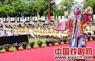 西安市育才中学邀请秦腔四大名旦与学生开展戏曲互动