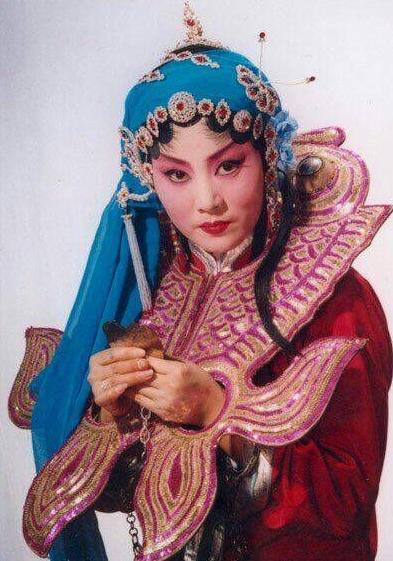 桃李不言自成蹊，淡极始知花更艳