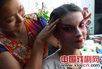 外国游客热衷拍&ldquo;秦腔写真&rdquo;