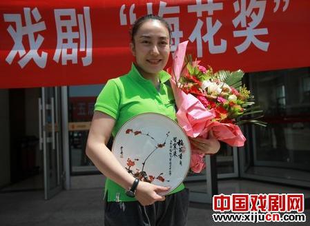 秦腔演员侯艳喜摘&ldquo;梅花&rdquo;