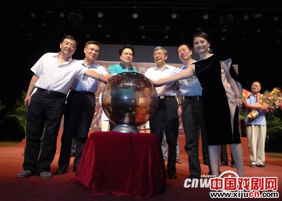 秦腔电影《大树西迁》西安交通大学举行首映式