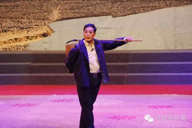 现代秦腔剧《公仆》在我县公演