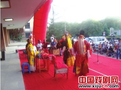 兰州交通大学秦腔文艺协会举办秦腔纳凉晚会