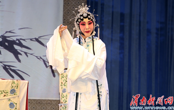 大型秦腔传统剧《窦娥冤》首次搬上舞台