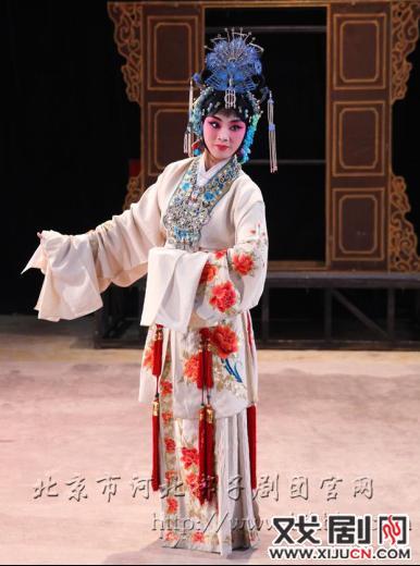 参加&ldquo;北京优秀青年戏曲演员展演&rdquo;的剧目紧张彩排