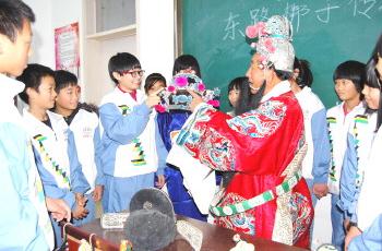 70岁的东路梆子老艺人韩振斌为了传承 逼着儿子孙子学戏