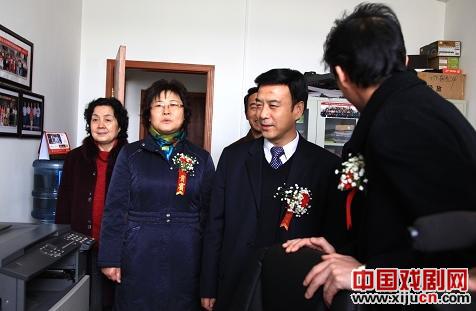 市委副书记冯建平到上党梆子剧团调研